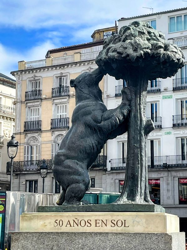 Estatua del Oso y el Madro&ntilde;o en la Puerta del Sol de Madrid